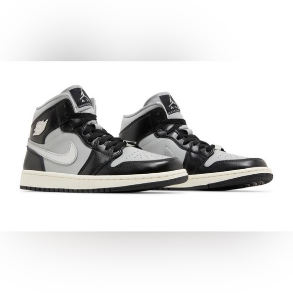 Jordan Shoes - Women’s Air Jordan 1 Mid SE ‘Black Chrome
